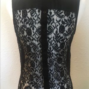 Sleeveless lace button down back top